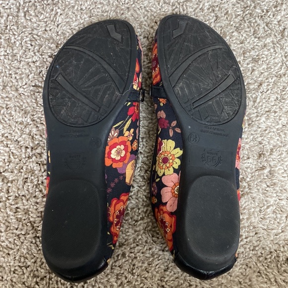 Floral flats - Picture 3 of 5